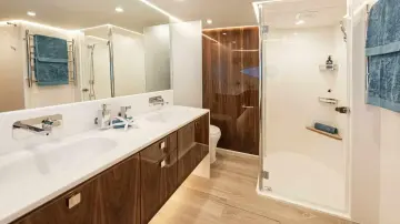 Thumbnail von Riviera 6800 Sport Yacht