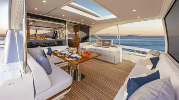 Thumbnail von Riviera 6800 Sport Yacht