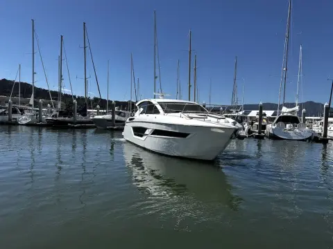 Cruisers Yachts 46 Cantius