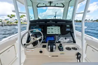 Thumbnail von Boston Whaler 330 Outrage