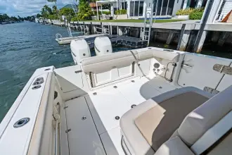Thumbnail von Boston Whaler 330 Outrage