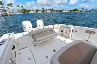 Thumbnail von Boston Whaler 330 Outrage