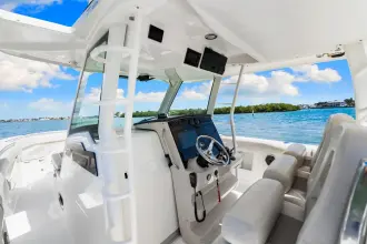Thumbnail von Boston Whaler 380 Outrage