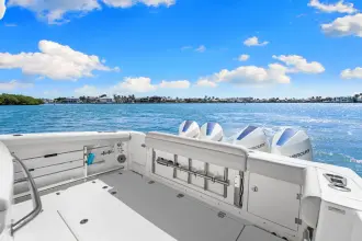 Thumbnail von Boston Whaler 380 Outrage