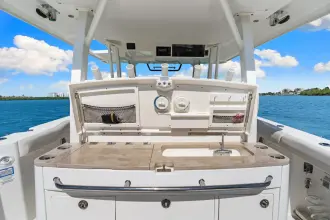Thumbnail von Boston Whaler 380 Outrage