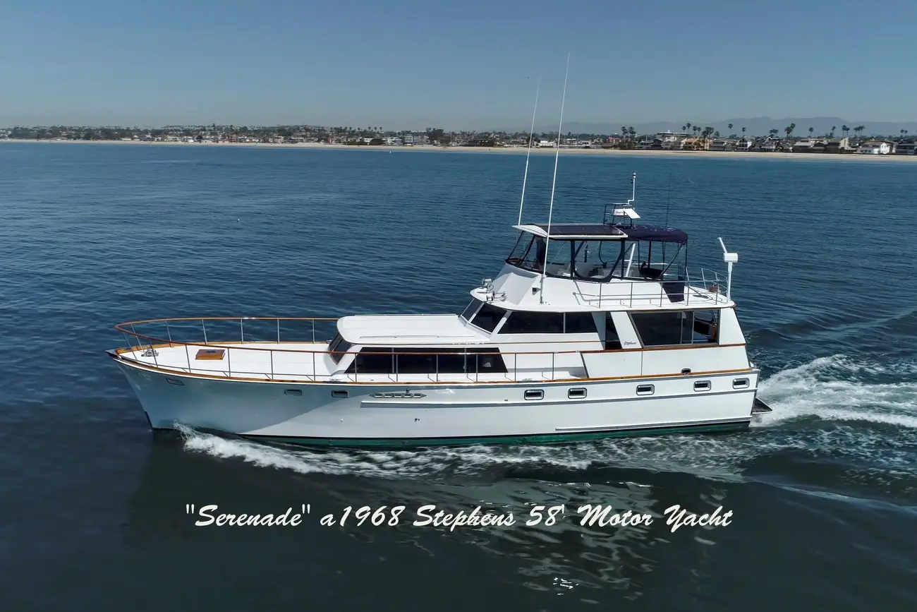 Motor personalizado de 58' Serenata