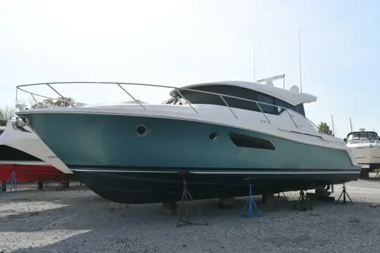 Tiara Yachts 44 Coupe Present Tense