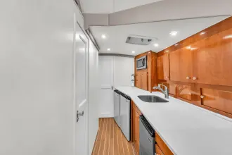 Thumbnail von Hatteras 42 Convertible