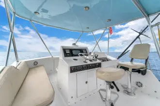 Thumbnail von Hatteras 42 Convertible