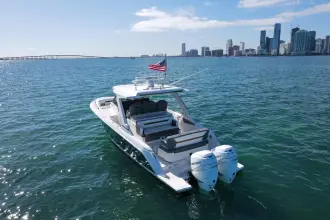 Thumbnail von Tiara Yachts 34 LS