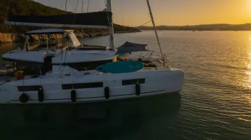 Thumbnail von Lagoon 51 AEGEUS（エアコン、ジェネレーター、ウォーターメーカー、チークコックピット、アンダーウォータースライツ）