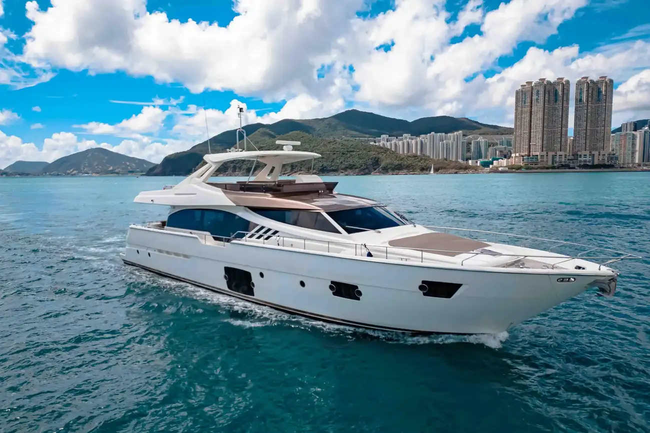 Ferretti Yachts 870