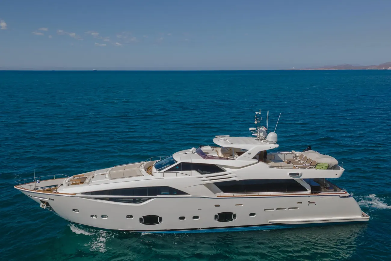 Ferretti Yachts Custom Line 100