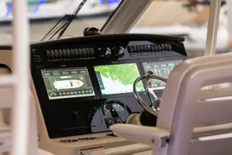 Thumbnail von Boston Whaler 380 Realm