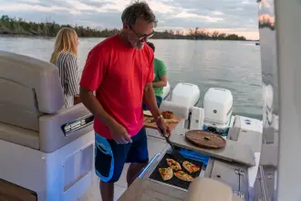 Thumbnail von Boston Whaler 380 Realm