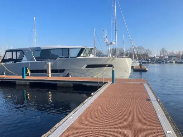 Luxe langzij-ligplaatsen 12.5 tot 18 meter