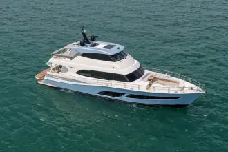 Thumbnail von Riviera 78 Enclosed Bridge