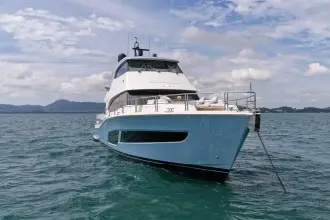 Thumbnail von Riviera 78 Enclosed Bridge