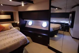 Thumbnail von Azimut 86s