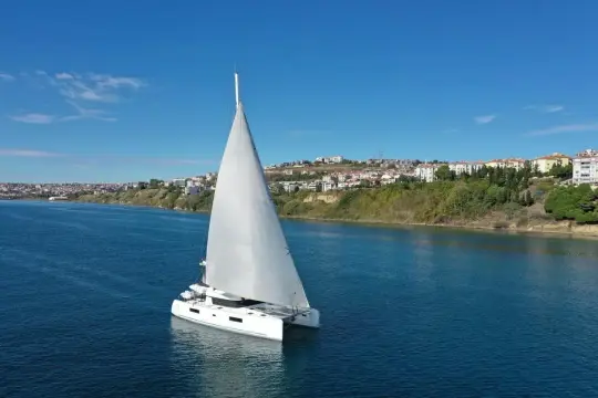 Lagoon 52 Fly Chicago