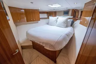 Thumbnail von Viking 74 Enclosed Bridge Knot Racing