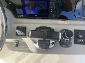 Thumbnail von Boston Whaler 420 Outrage