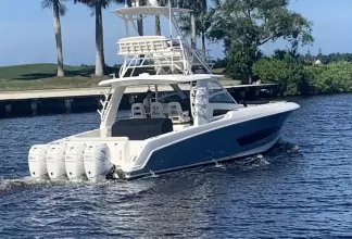 Thumbnail von Boston Whaler 420 Outrage