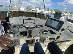 Thumbnail von Hatteras 42 Convertible