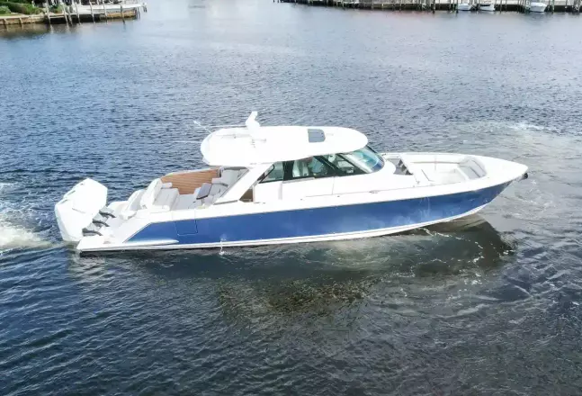 Tiara Yachts 48LS