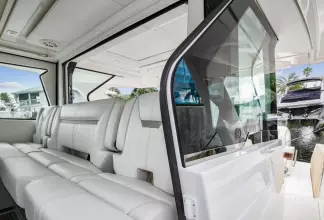 Thumbnail von Tiara Yachts 48LS