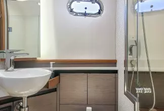 Thumbnail von Tiara Yachts 48LS