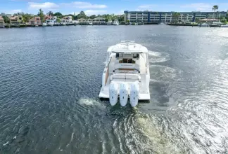 Thumbnail von Tiara Yachts 48LS