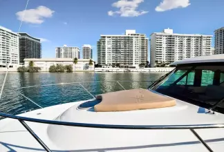 Thumbnail von Tiara Yachts 39 Coupe Triple Threat