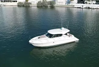 Thumbnail von Tiara Yachts 39 Coupe Triple Threat