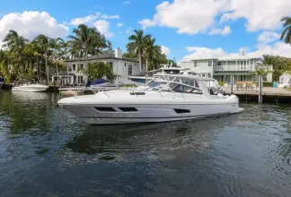 Thumbnail von Intrepid 438 Evolution Salty Dog