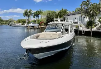 Thumbnail von Boston Whaler 380 Realm Cindy Seas